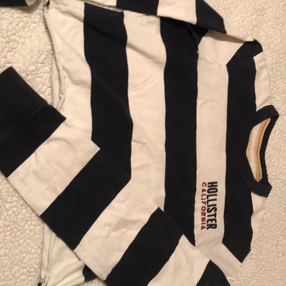 Vintage Hollister dark blue and white crop top.